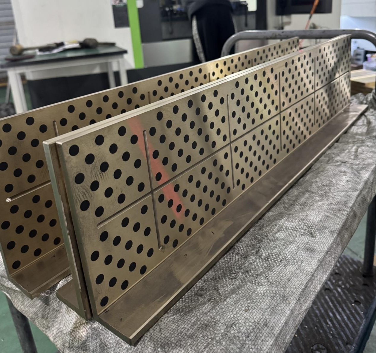 ¿Cuáles son las diferencias entre el bronce de estaño y el bronce de aluminio en los rodamientos de lubricantes?